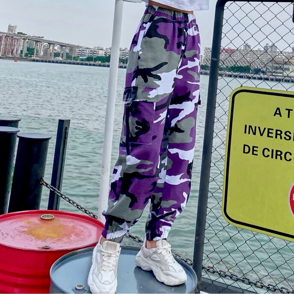 camo printed elastic waist cargo pants